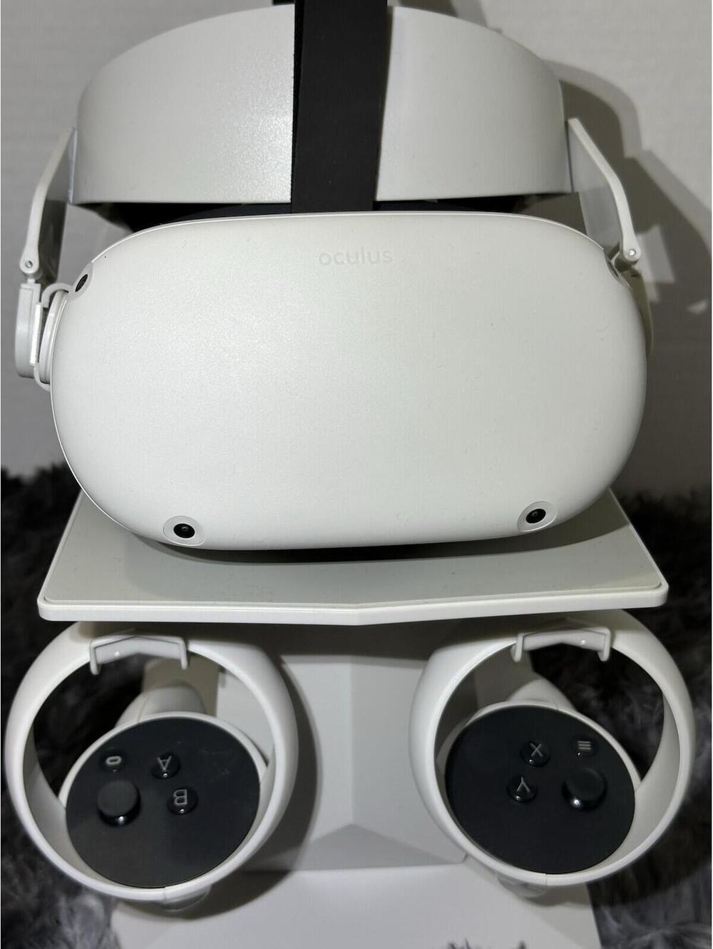 Meta Quest 2 256GB All-In-One VR System - Excellent Condition - Bundle Premium - Picture 5 of 6